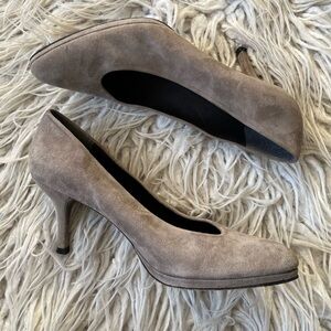 Stuart Weitzman Platswoon Grey Suede Platform Pointed Toe Pump Heel EUC Size 7.5